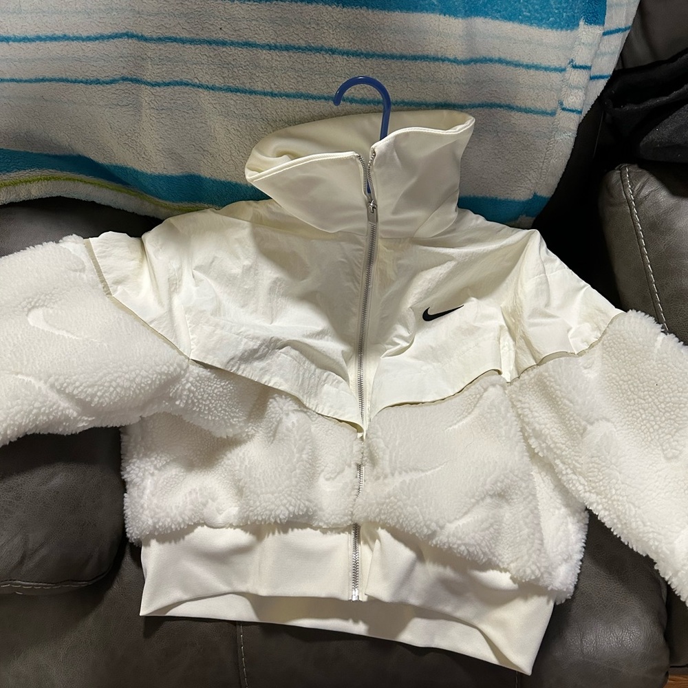 Nike women’s fleece bomber